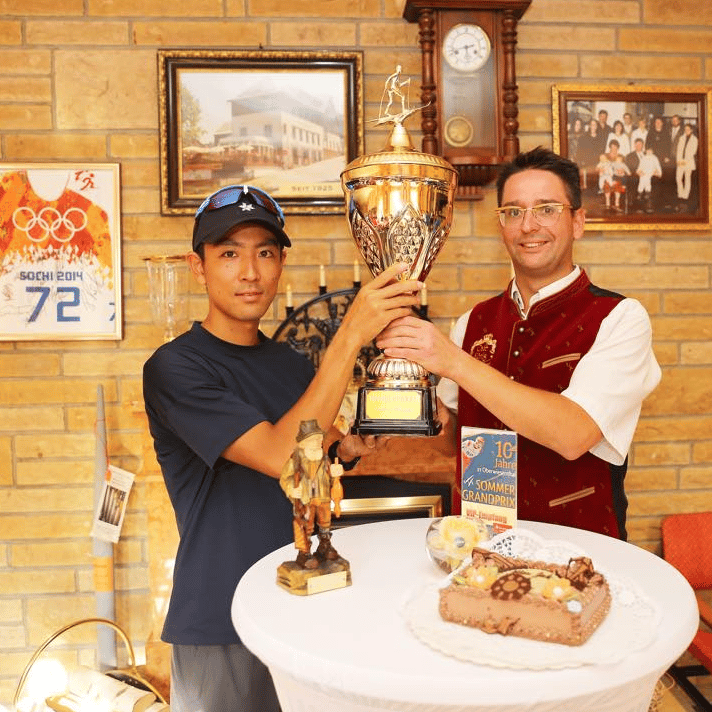 Akito Watabe ud Frank Weber mit dem Café König Pokal
